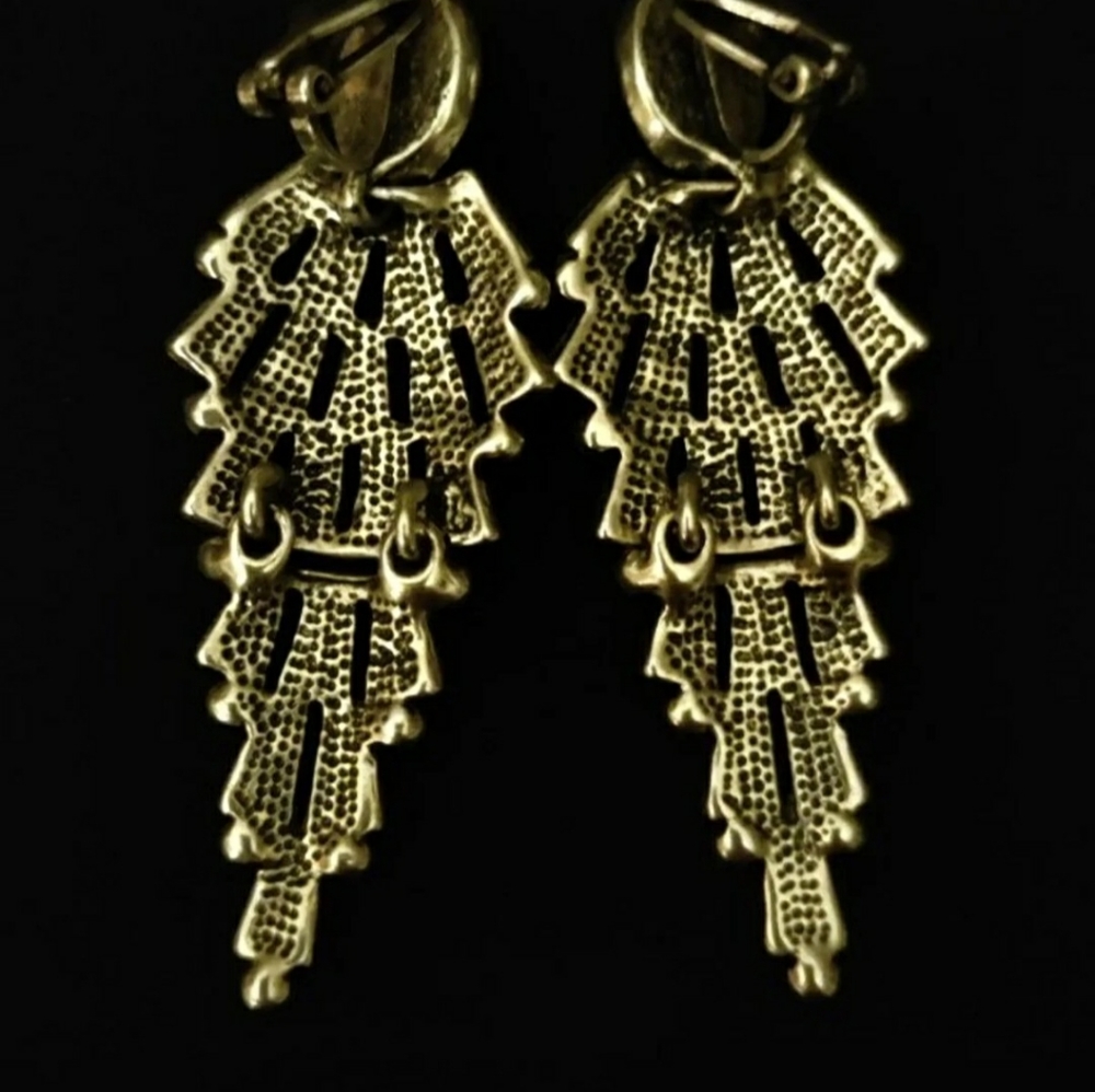 Dangles - Picture 3 of 3